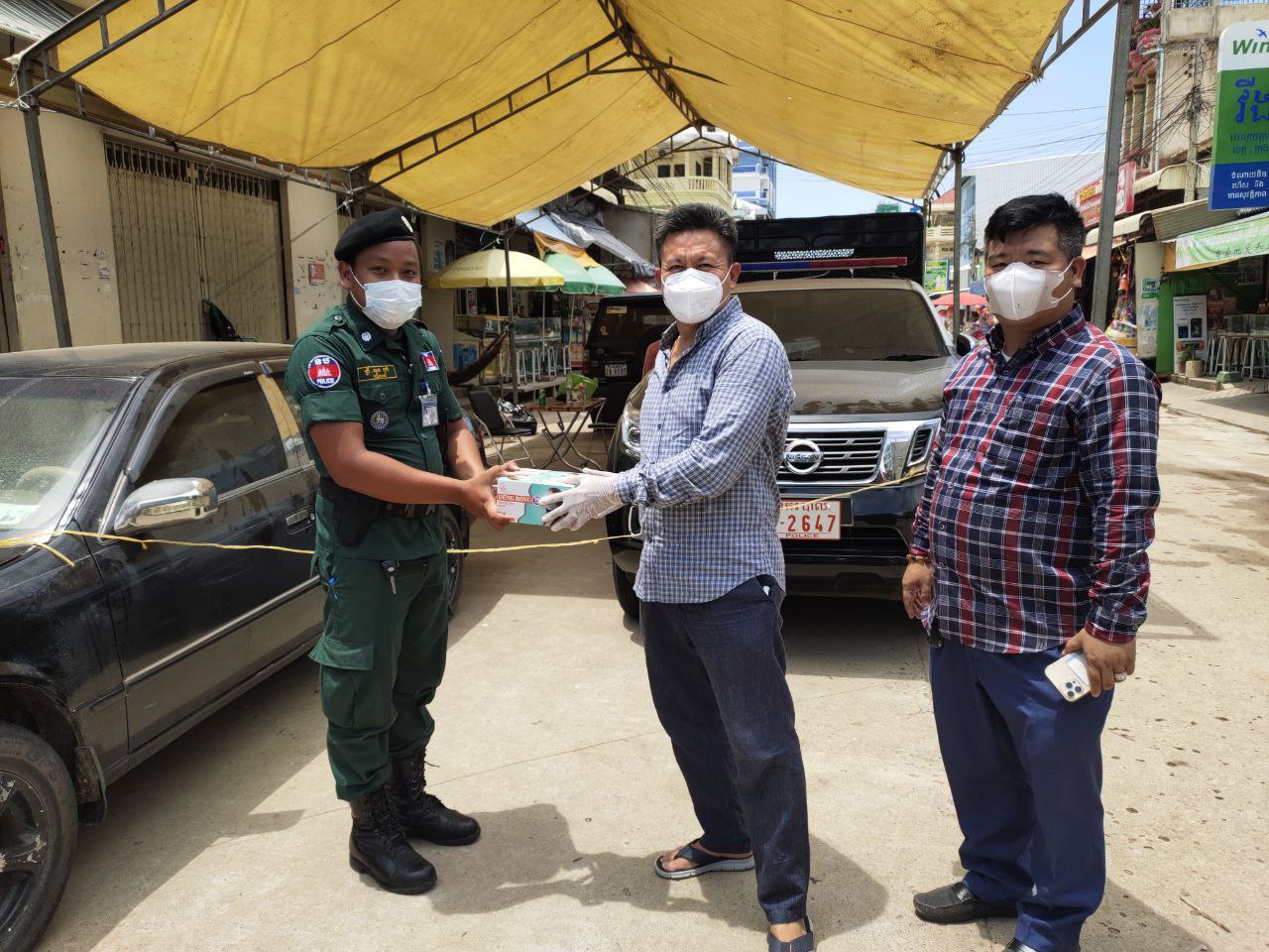 ឯកឧត្តម មាស ចន្ទ័ពិសិដ្ឋ ព្រះរាជអាជ្ញា អមសាលាដំបូង ខេត្តបន្ទាយមានជ័យ បន្តចុះសួរសុខទុក្ខកងកម្លាំង ឈរជើង នៅតាមចំណុច បិទខ្ចប់ ក្នុងភូមិសាស្ត្រ ក្រុងប៉ោយប៉ែត !!!!!!