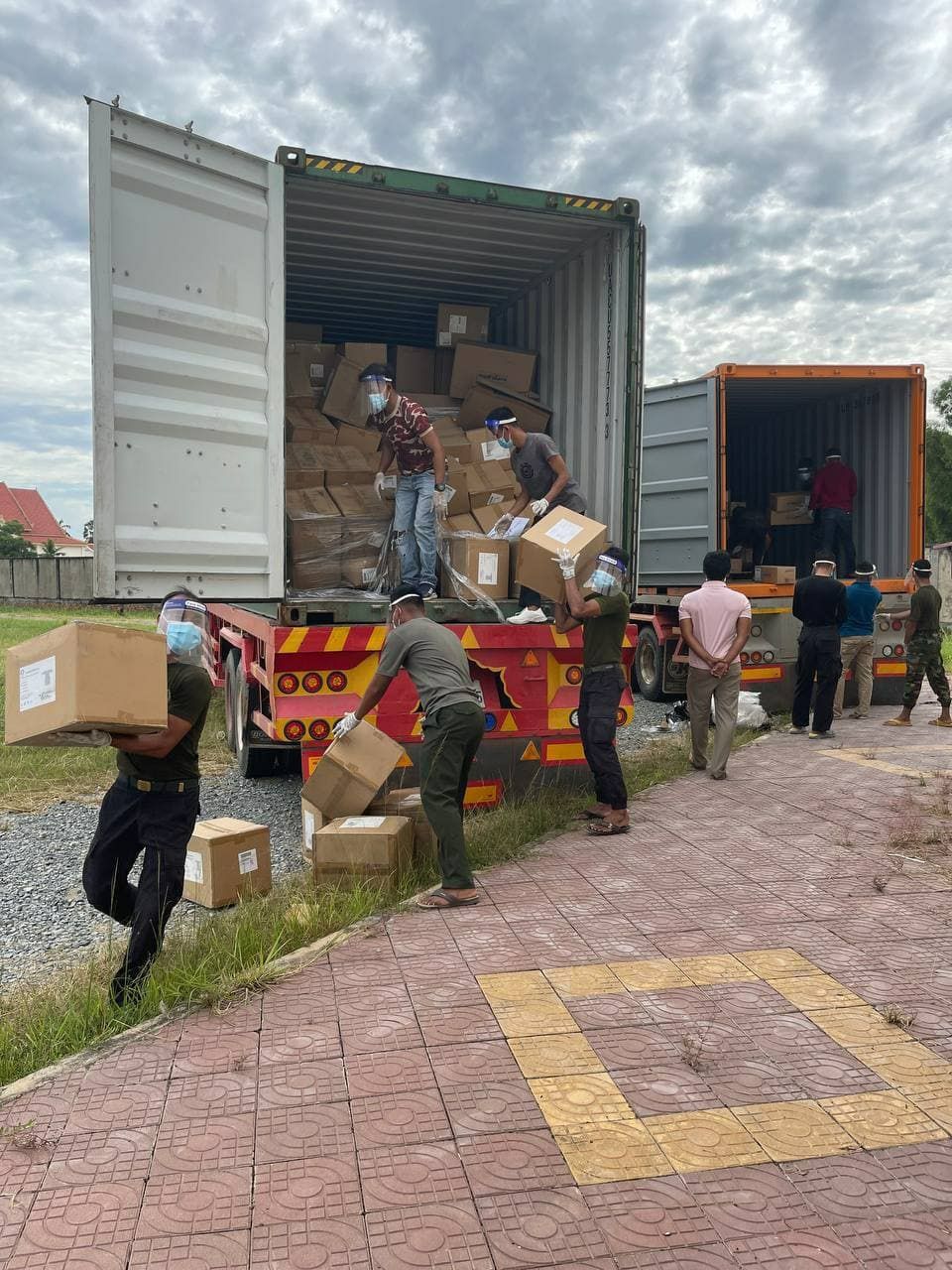 ក្រុមហ៊ុន Oak Sourcing&Logistic,LLC បានឧបត្ថម្ភឈុតការពារវេជ្ជសាស្រ្តជាង២លានមកព្រះរាជាណាចក្រកម្ពុជា ក្នុងយុទ្ធនាការប្រឆាំងជំងឺកូវីដ-១៩ !!!!!