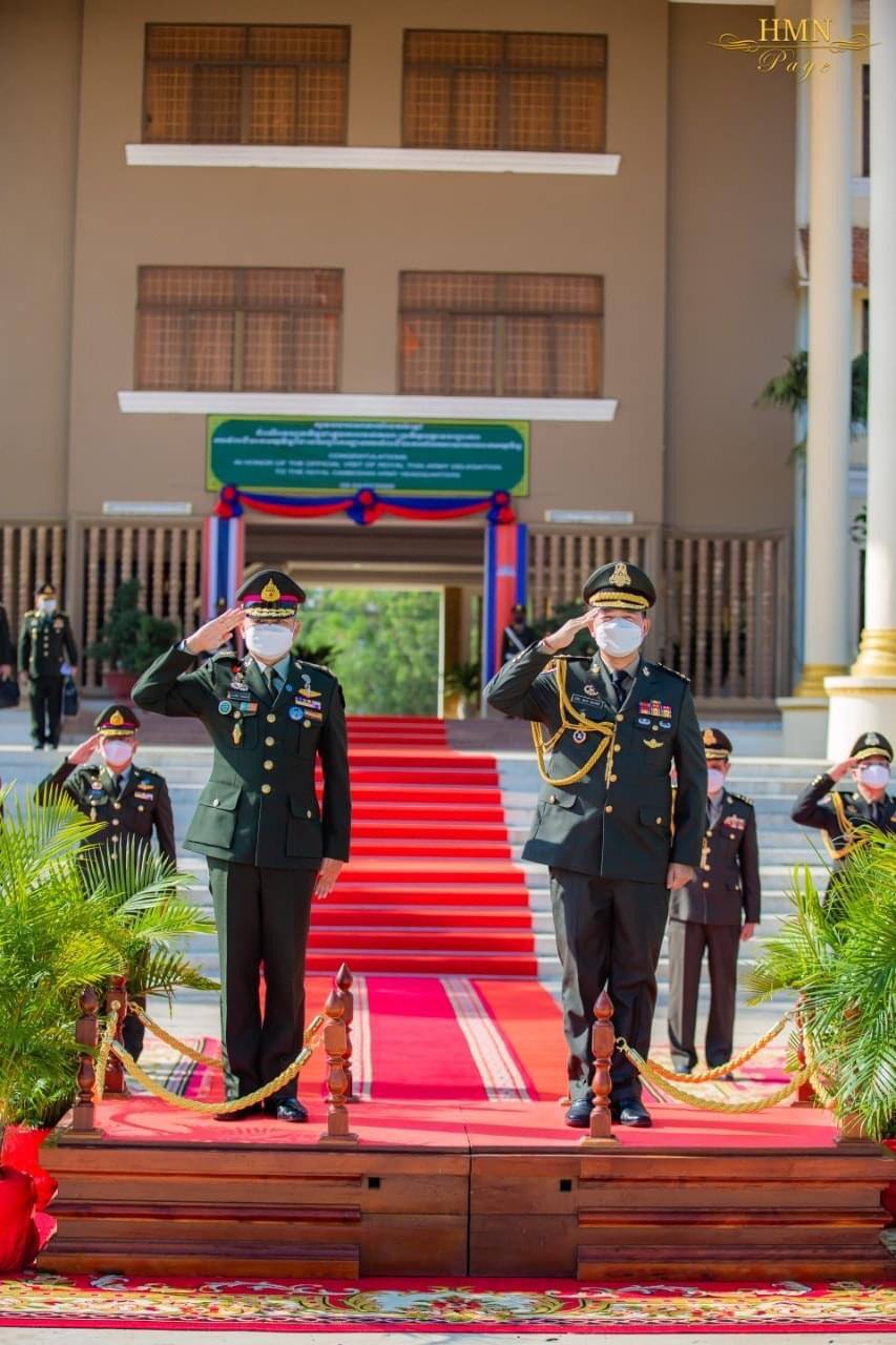 មេបញ្ជាការកងទ័ពជើងគោក កម្ពុជា-ថៃ ចុះហត្ថលេខារួមគ្នាលើ“លក្ខខណ្ឌស្តីពីកិច្ចសហប្រតិបត្តិការ” រវាងកងទ័ពជើងគោកនៃប្រទេសទាំងពីរ !!!!