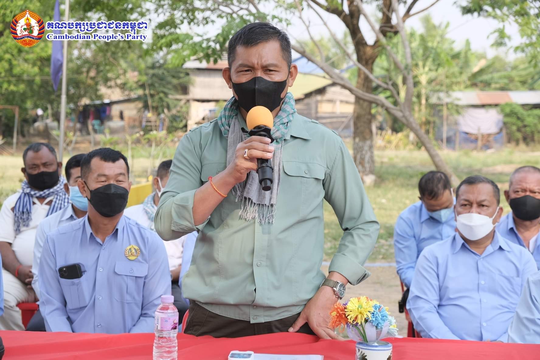 លោក សិទ្ធិ ឡោះ ប្រធានក្រុមការងារខ២៧ ចុះជួយស្រុកស្វាយចេក នាំយកអំណោយទៅចែកជូនពលរដ្ឋ០៩គ្រួសារនៅឃុំតាផូ ស្រុកស្វាយចេក !!!!