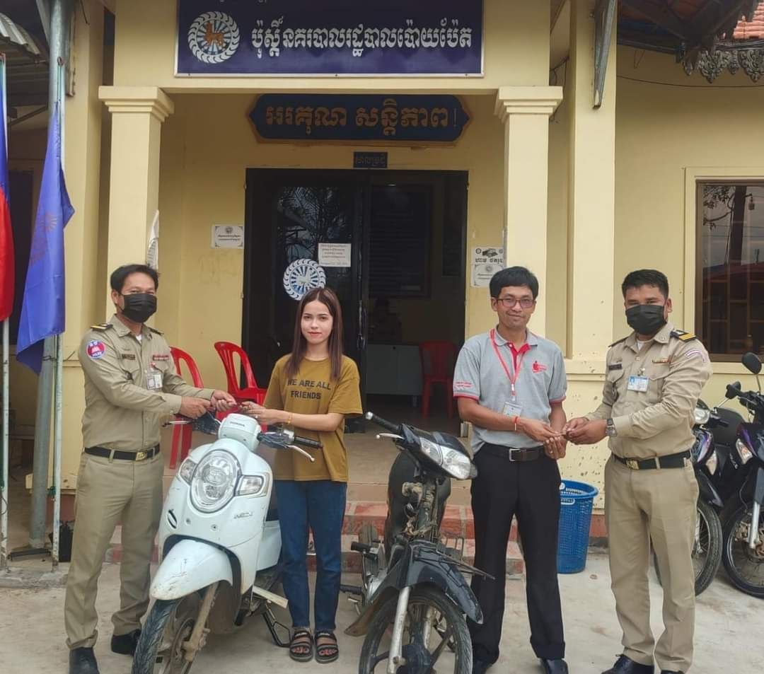 យោងតាមបញ្ជាដ៍ម៉ឹនម៉ាត់ របស់លោក ឧត្តមសេនីយ៍ទោ សិទ្ទិ ឡោះ ស្នងការនគរបាលខេត្ត បន្ទាយមានជ័យ បានដាក់បញ្ជាអោយលោកវរសេនីយ៍ឯក សៅ សារឿន អធិការនគរបាលក្រ៉ងប៉ោយប៉ែត ដោយមានការចូលរួមពីកម្លាំងប៉ុស្ដឹនគរបាលសង្កាត់ប៉ោយប៉ែត បានបំបែកសំបុកចោរលួចដ៍ល្បីនៅក្រុងប៉ោយប៉ែត បានហើយ !!!!