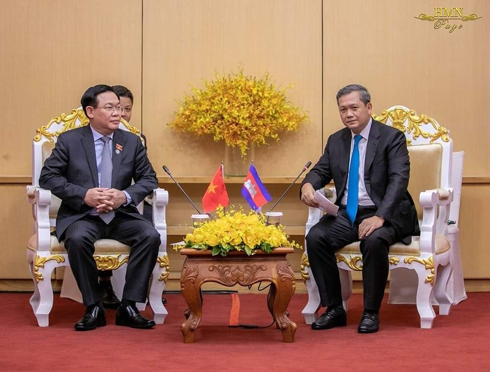 ឧត្តមសេនីយ៍ឯក ហ៊ុន ម៉ាណែត ជួបសន្ទនាជាមួយ ឯកឧត្តម​ វឿង ឌិញហ្វេ (VUONG DINH HUE) ប្រធានរដ្ឋសភានៃសាធារណរដ្ឋសង្គមនិយមវៀតណាម !!!!