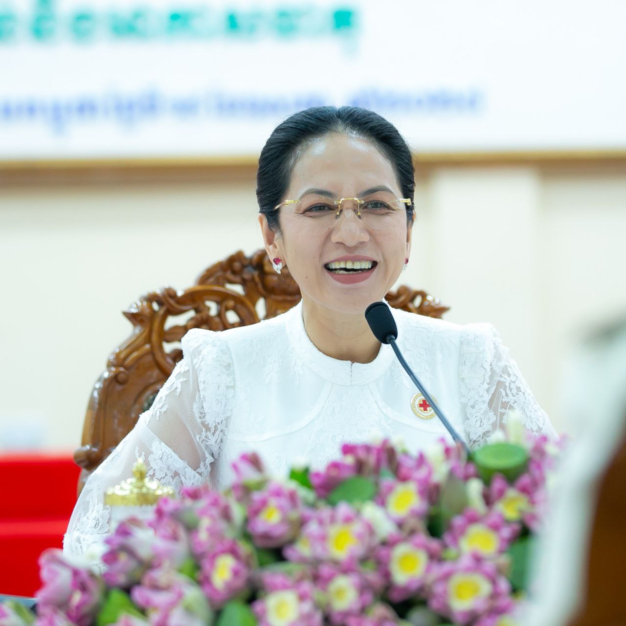 សមាគមឧកញ៉ាកម្ពុជា ឧបត្ថម្ភថវិកាជាង ១.៧ លានដុល្លារអាម៉េរិក ជូនកាកបាទក្រហមកម្ពុជា ក្នុងឱកាសទិវា៨ឧសភា !!!!!