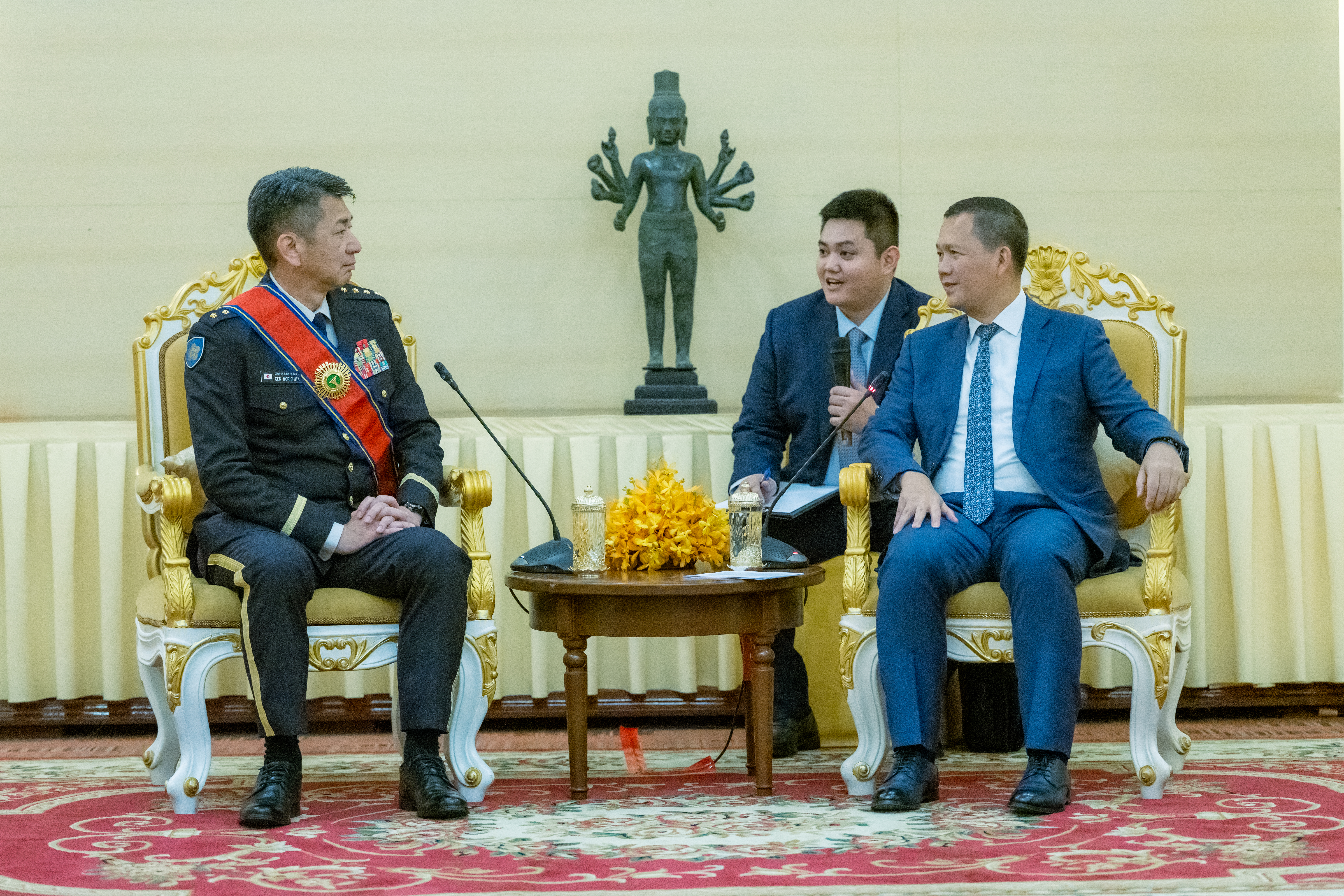 មេបញ្ជាការកងស្វ័យការពារជើងគោកជប៉ុន ប្តេជ្ញាបន្តពង្រឹងពង្រីកទំនាក់ទំនង និងកិច្ចសហប្រតិបត្តិការកាន់តែល្អ រវាងកងទ័ពជើងគោកនៃប្រទេសទាំងពីរ !!!!!