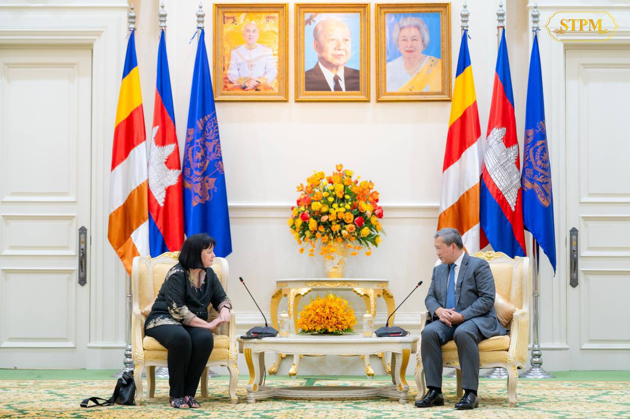 សម្ដេចមហាបវរធិបតី ហ៊ុន ម៉ាណែត នាយករដ្ឋមន្រ្តី នៃព្រះរាជាណាចក្រកម្ពុជា បានជួបជា មួយ លោកស្រី Laura Macpherson នាយកប្រតិបត្តិ នៃវិទ្យាស្ថាន Bendigo Kangan Institute (BKI) ក្នុងជំនួបសម្តែងការគួរសម និងពិភាក្សាការងារនៅវិមានសន្តិភាព !!!!!